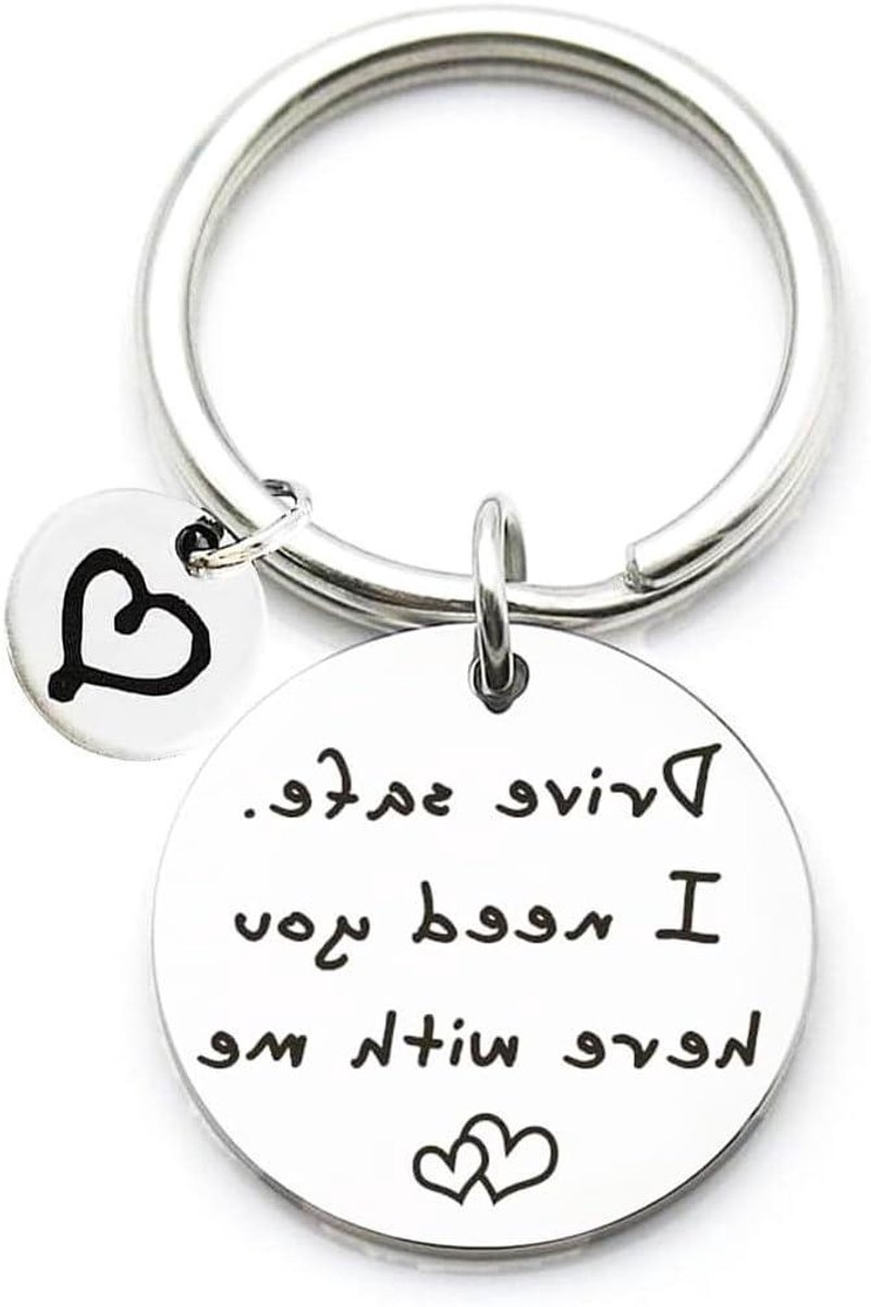 ByShane - Veilige Rijden Sleutelhanger - Leuke Gift voor Vriendje of Echtgenoot - Verjaardag, Valentijnsdag, Kerstcadeau - Zilverkleurig Met Liefdesboodschap - Voor Hem - 75 characters.
