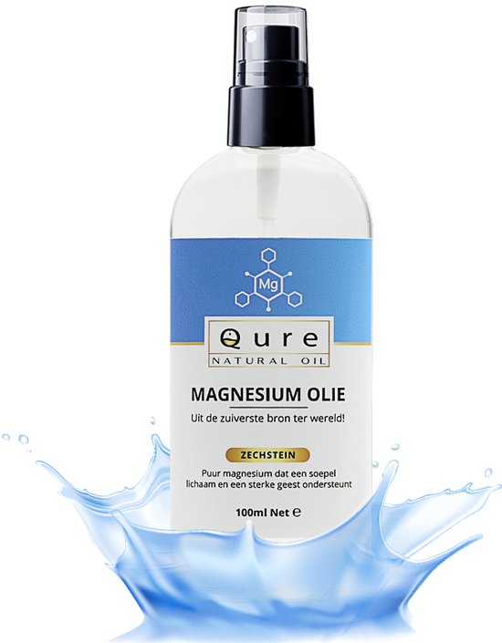 Sprayfles Qure Magnesium Olie met blauw-gouden label, omringd door waterspatten.