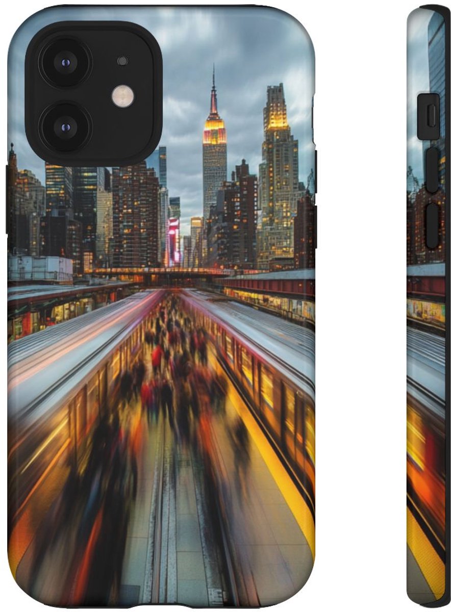 Stedelijke Skyline met Bewegende Metro – Glanzend Stevig Hoesje Geschikt voor iPhone 12