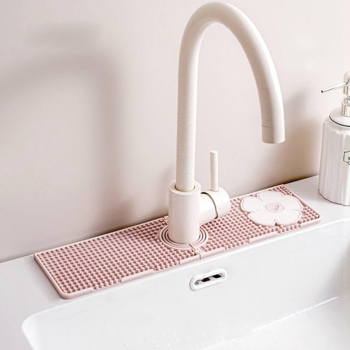 Siliconen beschermer voor keukenkraan- verbeterde mat voor keukenkraan- droogmat- accessoires voor keukenkraan- 1 stuk (roze- 14-96'' × 3-93'')