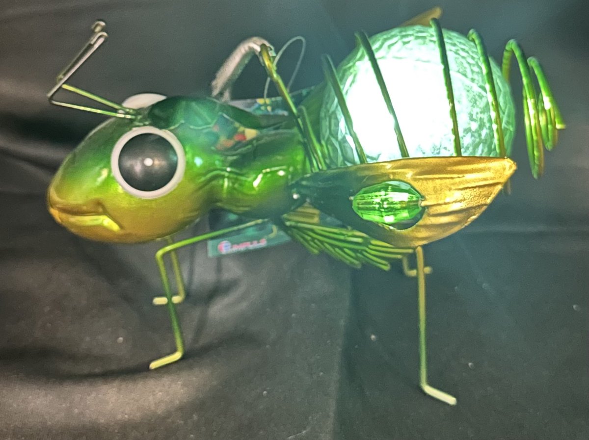 Metaal hangende solarlamp "Sprinkhaan met kraaltjes" - meerkleurig - met 1 LED - Hangend en Staand model - hoogte 12 x 16 x 11 cm - Tuindecoratie - Tuinverlichting