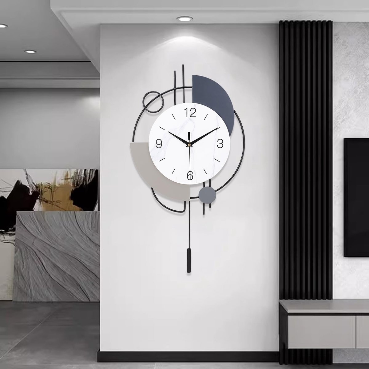 Wandklok - Grote Stille Metalen Klok met Slinger - Voor Woonkamer & Kantoor - Goud 16x26,5 inch