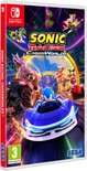 De hoes van het spel 'Sonic Racing: CrossWorlds' voor Nintendo Switch toont Sonic in een blauwe racewagen, omringd door andere personages en voertuigen op een racecircuit.