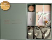 Pure Moms - Groene Luxe Memory box - Baby Herinneringsdoos - Kraamcadeau - Babyshower Babycadeau - Voor Eerste Babyjaren - Houten Tanden doosje - Zeer luxe Baby Geschenkset - 24 delig Herinneringsdoos - inclusief inktafdrukje - Speentje