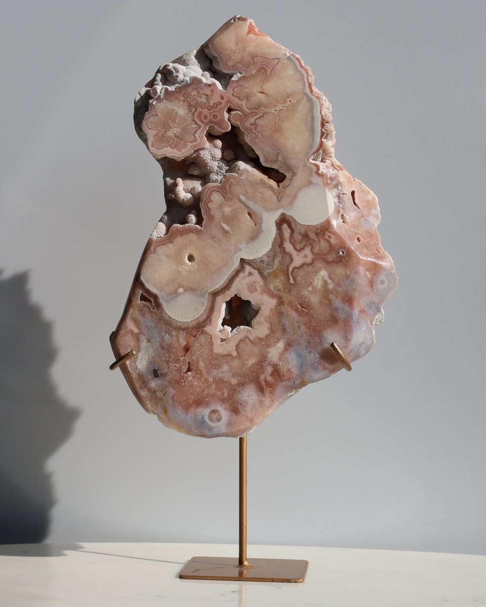 Unique Gemstones – Roze Amethist plak op standaard - Edelstenen en Mineralen - Kristallen - Spiritualiteit - Woondecoratie