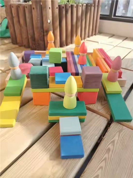 Houten blokken in tray - Houten kaboutertjes - Houten blokjes - Houten plankjes - Regenboogkleuren - 50 blokken, 6 kabouters, 1 tray - 35 cm x 27 cm - Open einde speelgoed - Educatief montessori speelgoed - Grapat en Grimms style van Houten — afbeelding 2