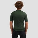Achterkant van een donkergroen wielershirt met korte mouwen, drie achterzakken en een logo.