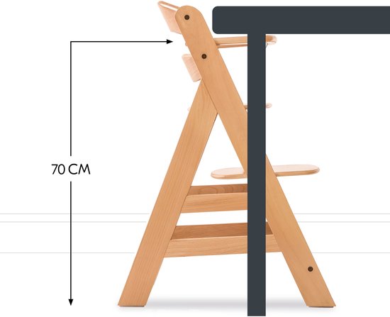Houten kinderstoel met ergonomische vorm en 70 cm hoogte.