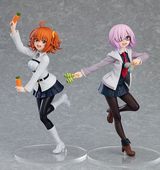 Ritsuka Fujimaru en Mash Kyrielight figuren, Ritsuka met wortels en Mash met kleurrijke rammelaars.