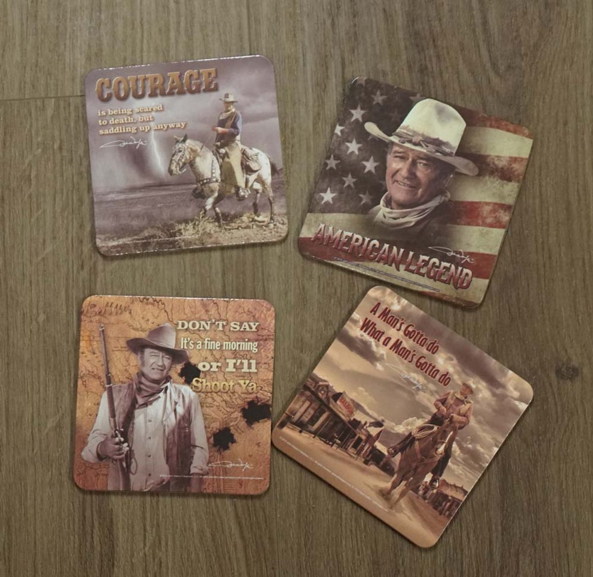 Onderzetters John Wayne set van 4 verschillende afbeeldingen - western onderzetters John Wayne - country onderzetters John Wayne - onderzetters country & western stijl - Officially licensed product John Wayne