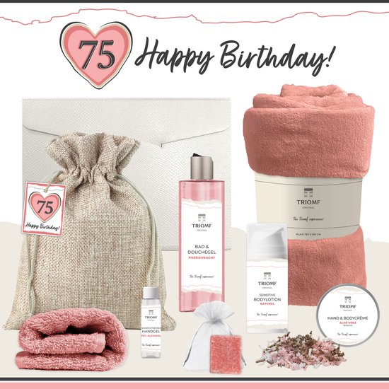 Een roze geschenkset met een toilettas, douchegel, handcrème, een plaid en handdoeken, met '75 Happy Birthday!' tekst.