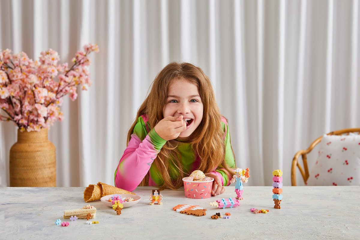 Plus-Plus Learn to Build Ice Cream Shop ijssalon - 285 delige bouwset – 4351 – Bouwspeelgoed – Constructiespeelgoed – Set met bouwstenen – Vanaf 5 jaar — afbeelding 3