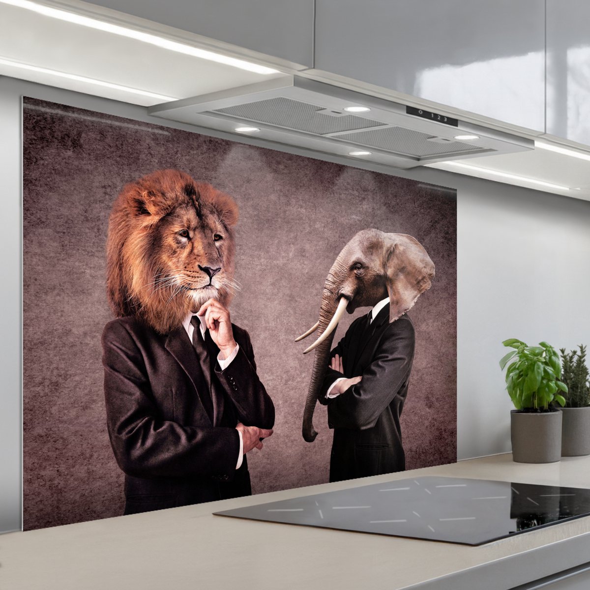 KitchenYeah Spatscherm 120x80 cm Zelfklevende achterwand Olifant Leeuw Dieren Portret Surrealisme Bruin Pak Zwart Keuken muurbeschermer Spatwand fornuis