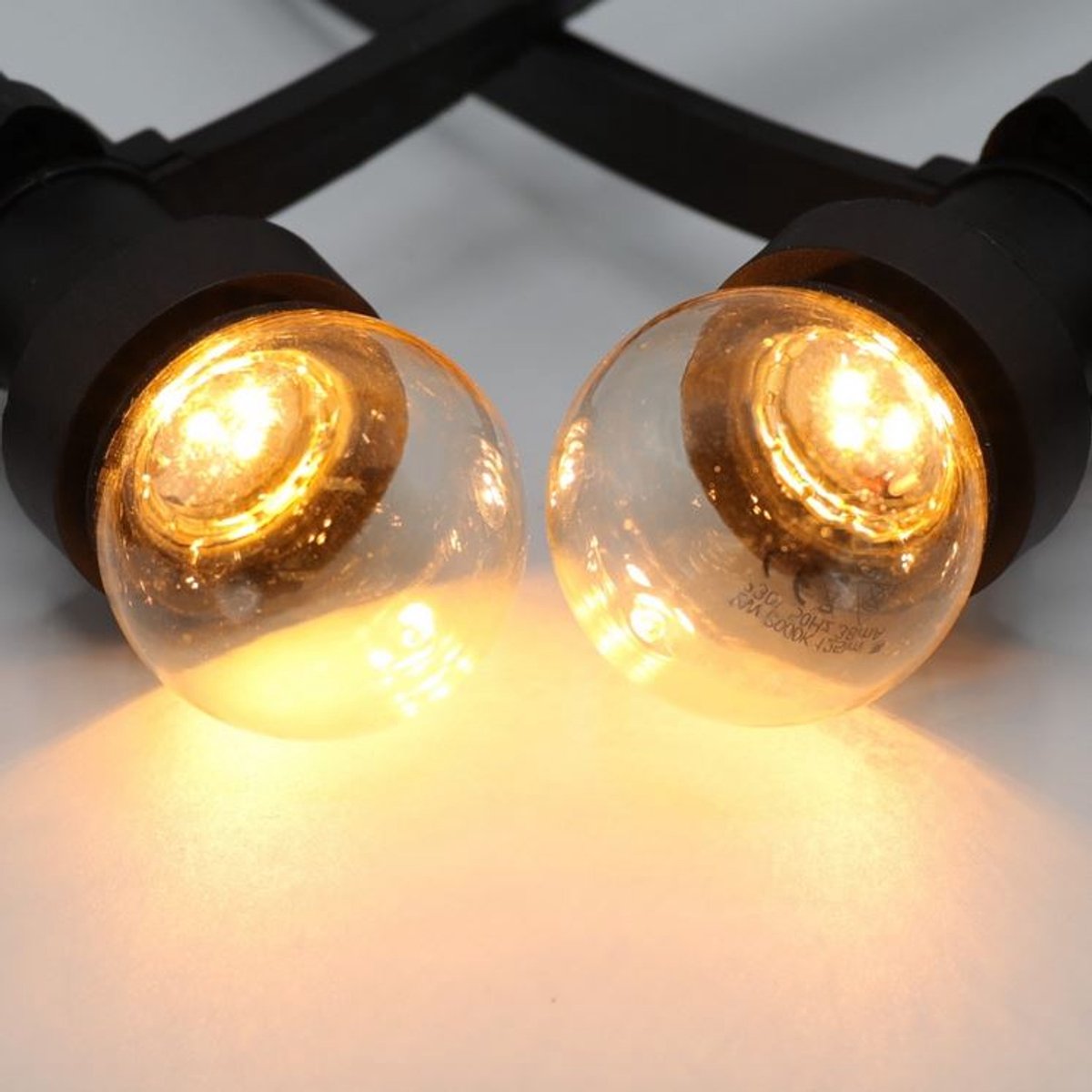 Ambisphere - Prikkabel 35 meter met 35 fittingen + 35 warm witte ledlampen - Waterdichte feestverlichting - NIET Koppelbaar