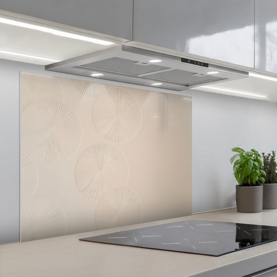 Witte keukenachterwand van glas met groente fruit