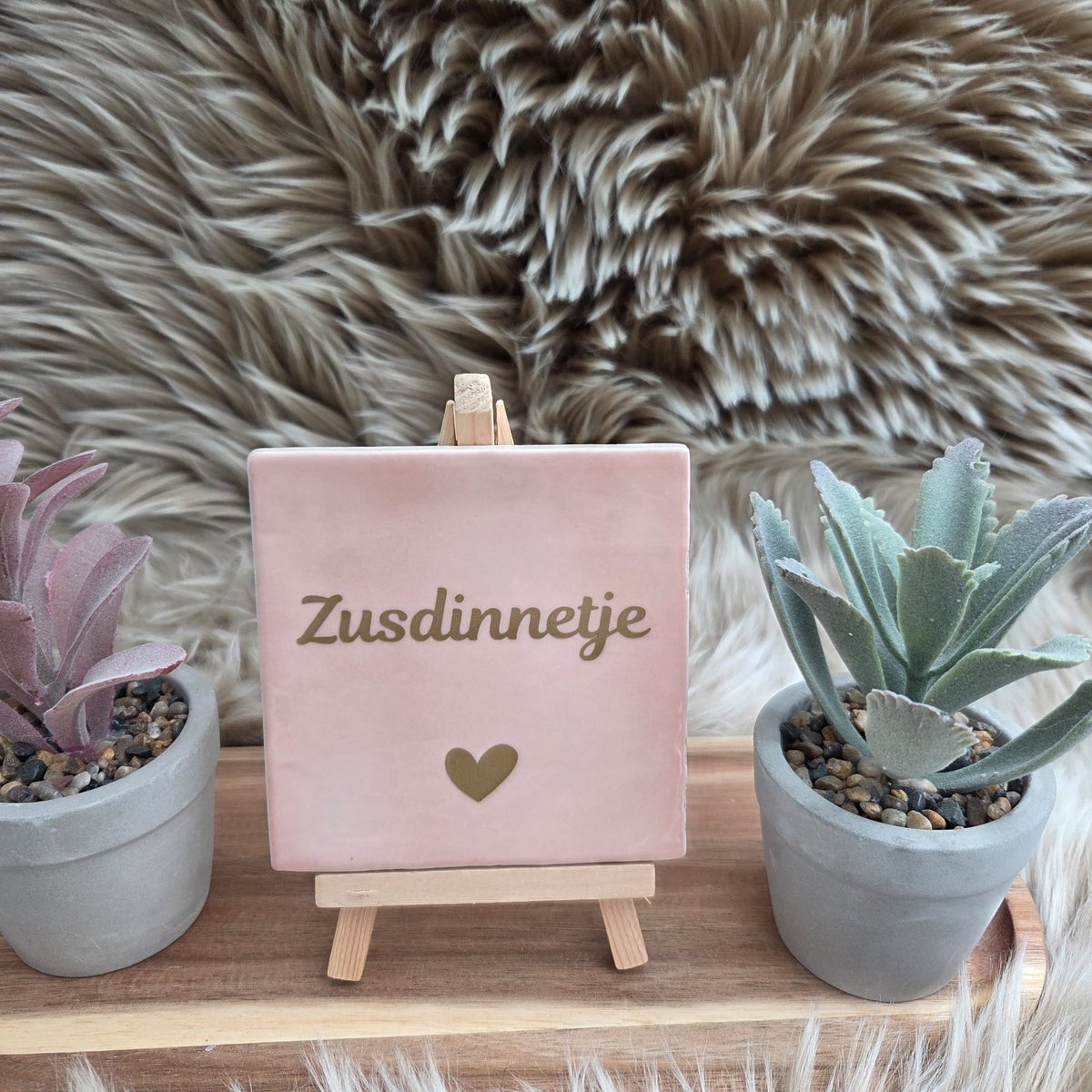 CreaCraft Robuust wenstegeltje "Zusdinnetje" – Tegeltjes met tekst - Cadeau voor Zus of Beste Vriendin – Incl Standaard – Cadeau - CreaCraft Zalmroze/Goud