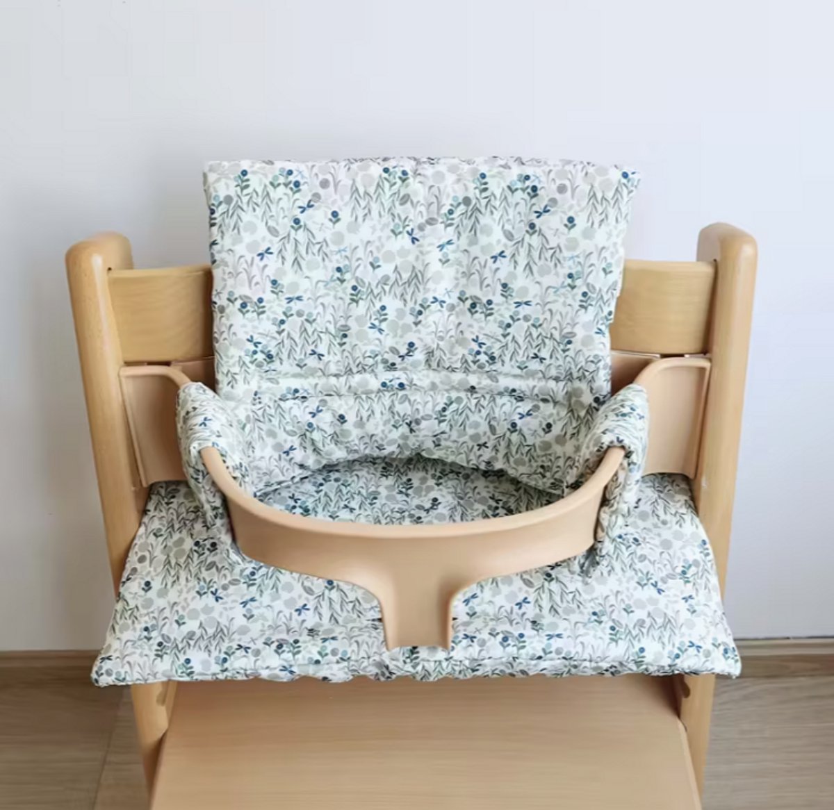 Stoelverkleiner bloemetjes libellen - kussenset bloemetjes libellen - stoelverkleiner voor stokke tripp trapp - kinderstoel verkleiner - stoel kussen