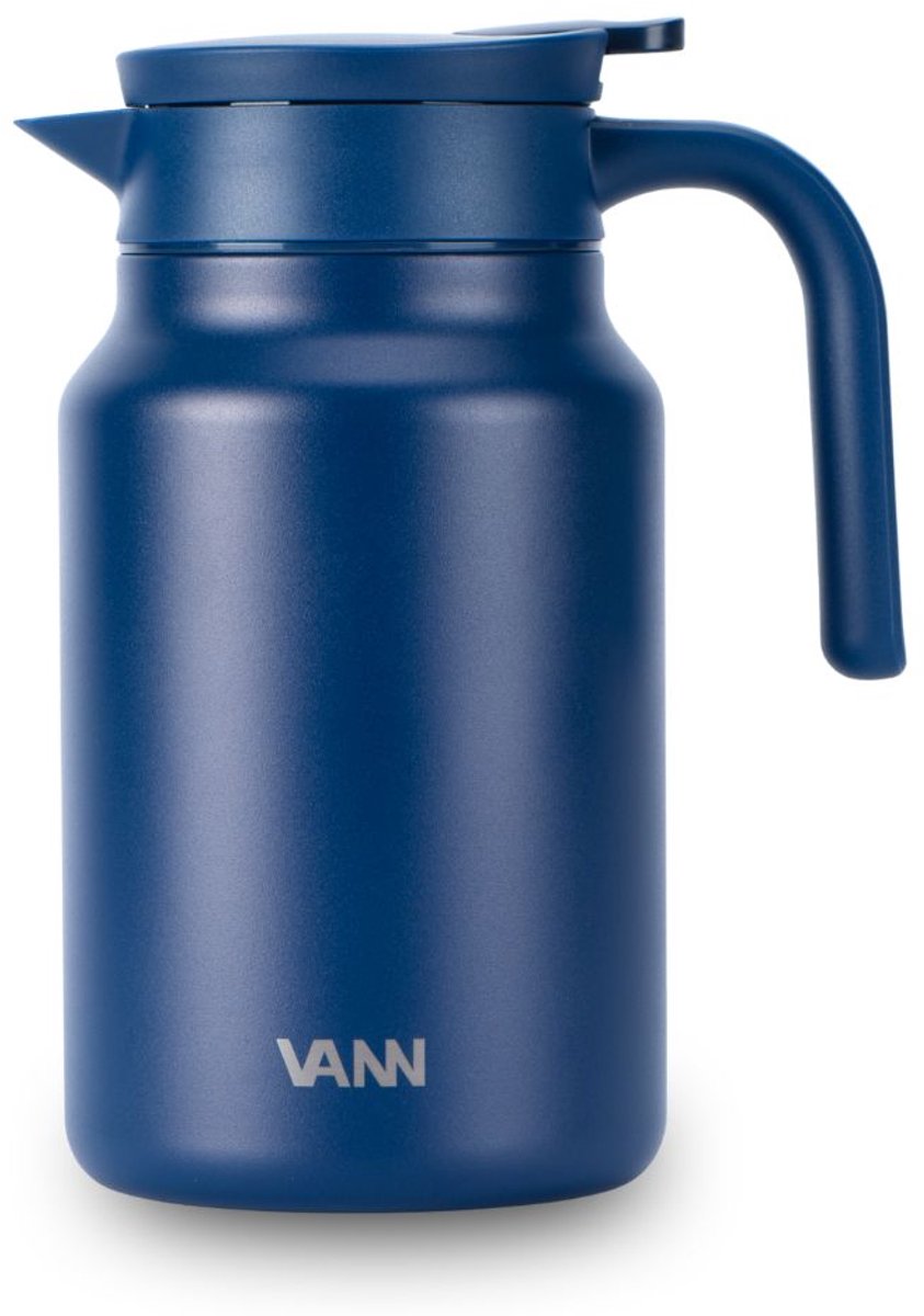 VANN® 3-wandige RVS Thermoskan 1.5L – Isoleerkan – Schenkkan met Drukknop – Voor Koffie, Thee, IJswater & Meer – 36u Koud / 24u Warm – VANN® Family Jug – Dark Blue
