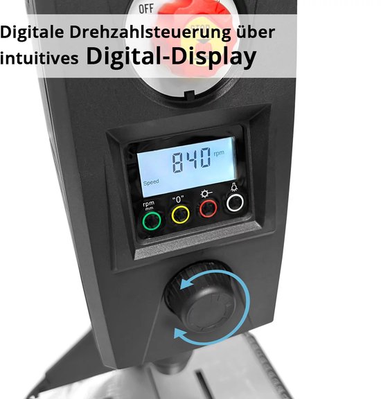Close-up van het digitale display van een boormachine met snelheidsweergave.