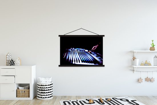 Console de mixage dans le noir plaque d'école lattes plates noir 150x100 cm - Tirage photo sur affiche textielposter (décoration murale salon / chambre)