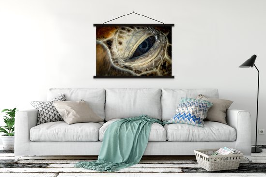 Close-up Hawksbill Turtle Eye affiche textielposter lattes noires 150x100 cm - Tirage photo sur plaque scolaire (décoration murale salon / chambre)