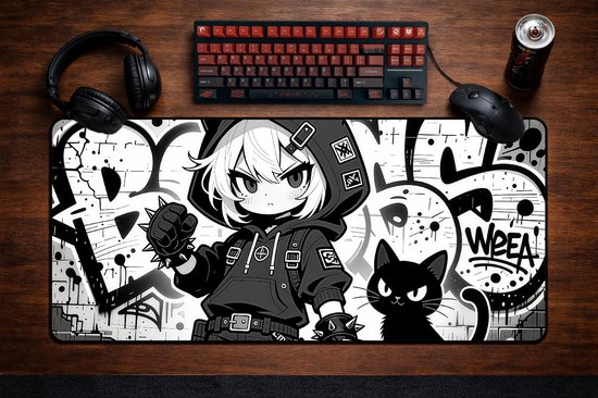 XXL muismat met anime afbeelding van meisje, kat en graffiti, naast toetsenbord en muis.