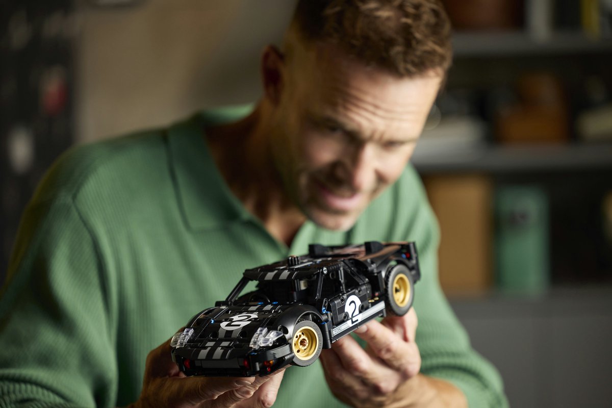 LEGO Technic 1966 Ford GT40 MKII Racewagen - Vintage Auto Bouwpakket voor Volwassenen - 42223 — afbeelding 10