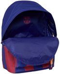 Open blauwe rugzak met rode verticale strepen, laptopvak en FC Barcelona logo.