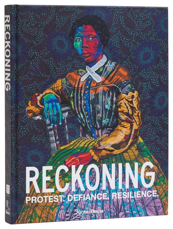 Boek met de titel 'Reckoning' in grote letters. Een kleurrijke illustratie van een vrouw in historische kledij met levendige patronen op een donkere achtergrond.