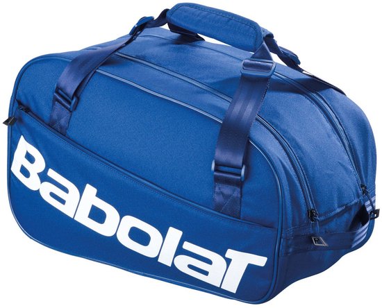 Blauwe sporttas met de witte tekst 'Babolat' erop gedrukt.