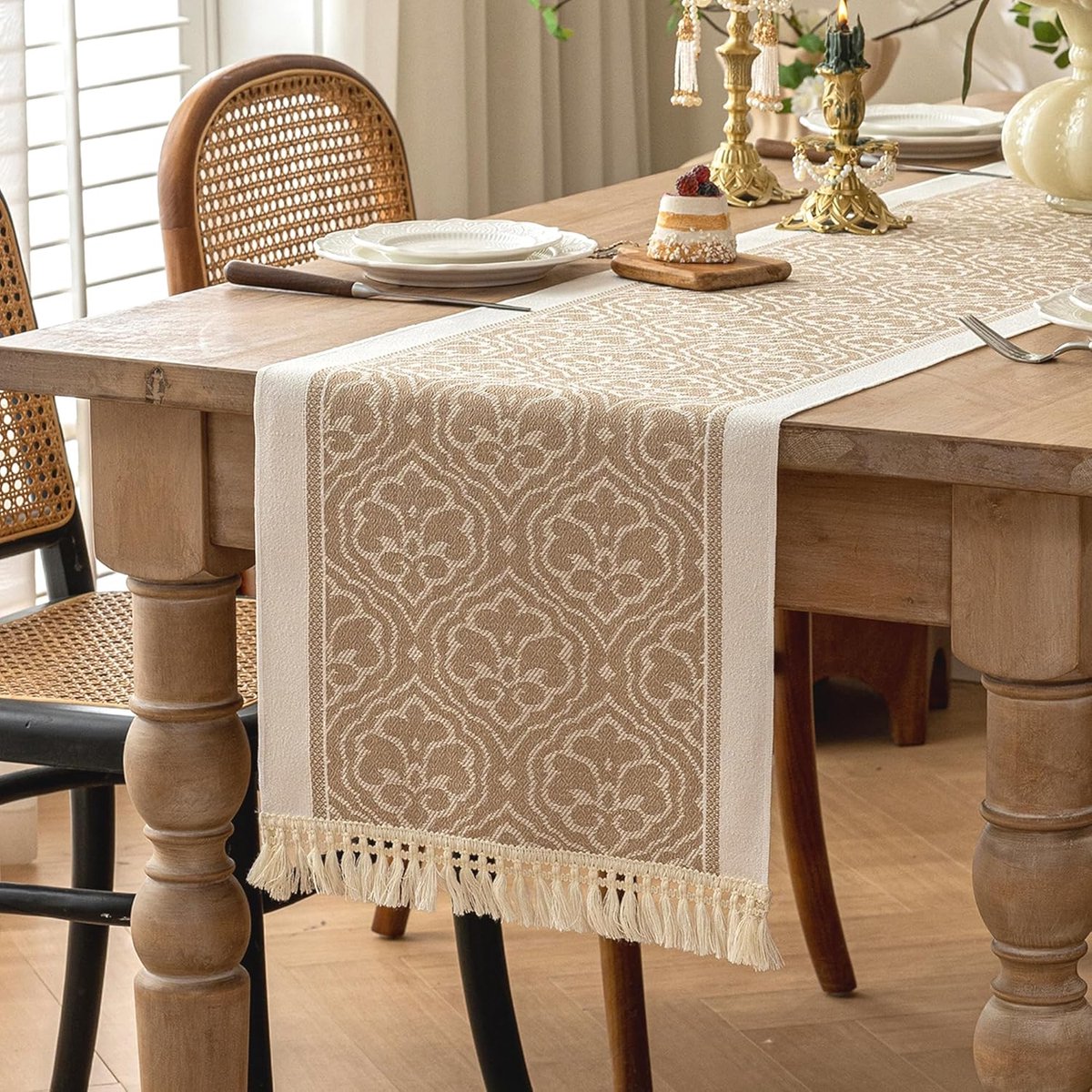 1 stuk - Tafelloper - Waterdicht - Boheemse stijl - Met kwastjes - Geschikt voor eettafels, dressoirs, salontafels - Ideaal voor feestelijke gelegenheden en dagelijks gebruik - Tafeldecoratie - 35 x 210 cm - Koffiebruin