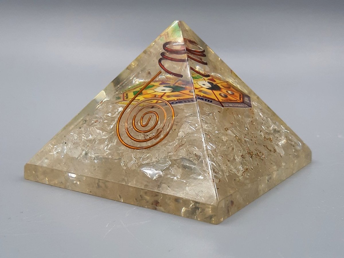 Orgonite Piramide - Bergkristal - 7 cm