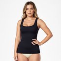 Zwarte corrigerende tanktop met vierkante hals, gedragen door een model met de hand op haar heup.