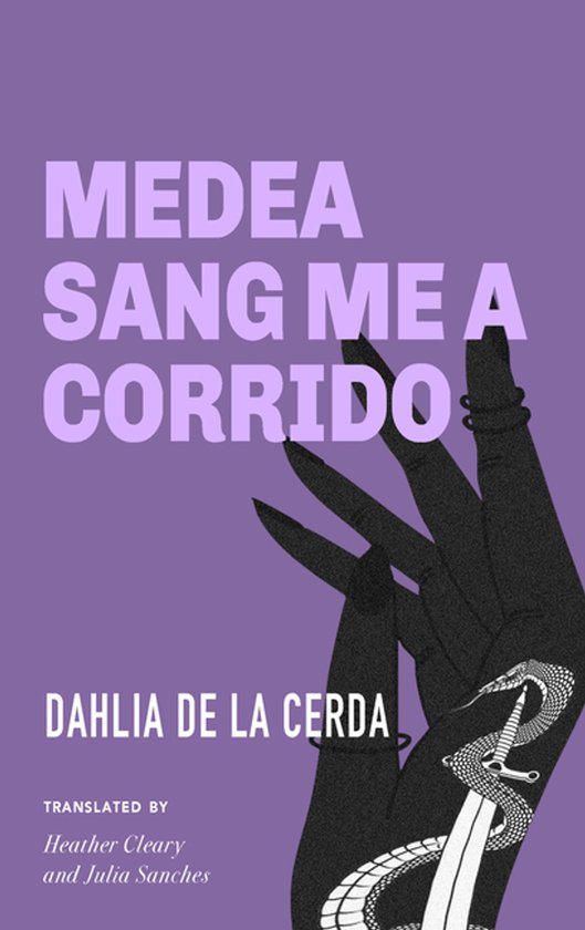 Boekomslag met de titel Medea Sang Me a Corrido, door Dahlia de la Cerda. Een zwart getekende hand met ringen en een tatoeage van een slang rond een dolk.