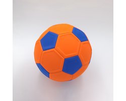 Voetbal - Voetbal trainingsmateriaal - Kickerball - Curve en Swerve voetbal speelgoed-Curve bal voor outdoor-spelletjes 20 cm - fun - curveball- perfect cadeau voor kinderen - Perfect voor wedstrijden of spelletjes buiten en binnen - Oranje en blauw