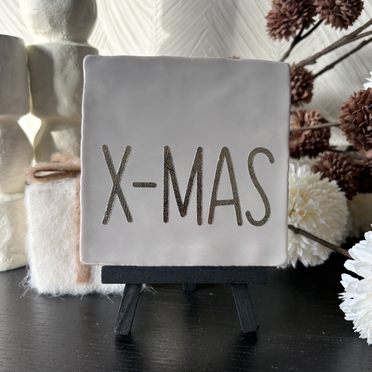 Hartjespost Tegeltje X-mas grijs beige, goud | schoencadeautjes sinterklaas | tegeltjes met tekst | spreuktegel | tegeltjeswijsheden | Christmas | Xmas | kerstmis | decoratie kerst | kerstboom | 10x10 Grijs, beige, goud