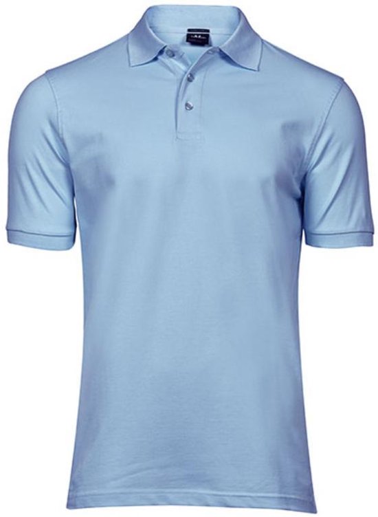 Lichtblauwe poloshirt met korte mouwen, knoopsluiting en kraag.