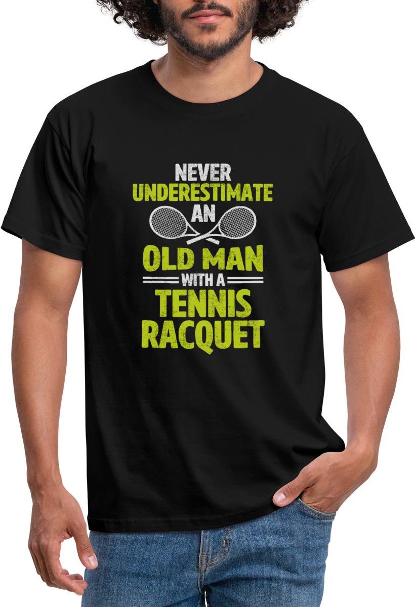 Onderschat Nooit Een Oude Man Met Tennisracket T-Shirt Heren