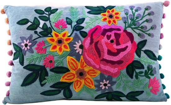 Sierkussen bleu denim avec rose et fleurs brodées - 40 x 60 cm
