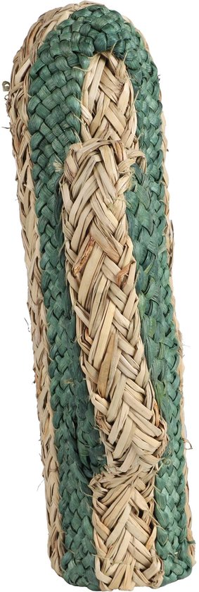 Zijaanzicht van een gevlochten, groene en beige cactus decoratie.