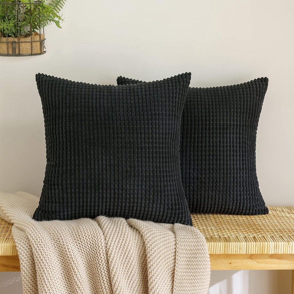 Famanu Corduroy ribfluweel granulaat kussenhoezen set van 2 (45x45 cm) – zachte geribde sierkussenhoezen – zwart