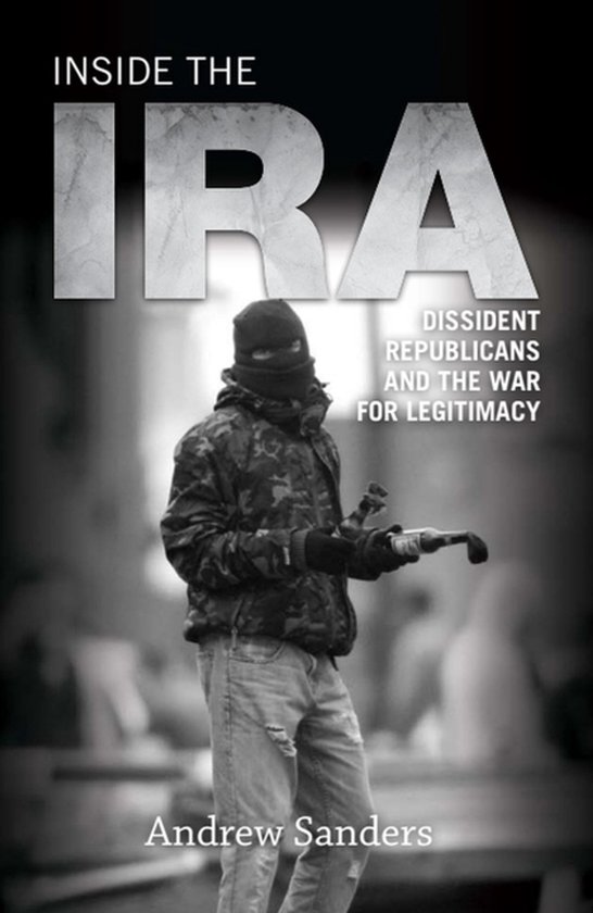 Boekomslag 'Inside the IRA' met een figuur in bivakmuts, camouflagejas en spijkerbroek, die een wapen vasthoudt.