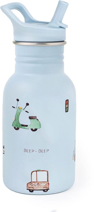 Bouteille d'eau bleu clair avec paille, décorée d'un scooter, de voitures et d'un feu de circulation. Texte : 'BEEP - BEEP'.