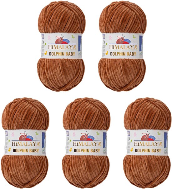 Cinq pelotes de fil Himalaya Dolphin Baby couleur safran foncé. Chaque pelote a une étiquette blanche avec logo et informations produit.