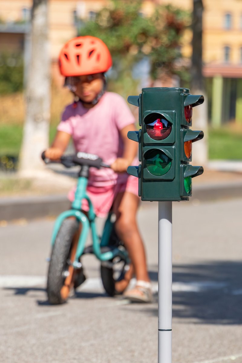 Groot verkeerslicht AMPELMANN (71 cm) - groot verkeerslicht speelgoed voor kinderen vanaf 3 jaar met licht en iconische verkeerslichtmannetje, kinderverkeerslicht met 4 bespeelbare zijkanten voor