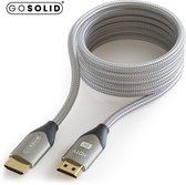 Grijze GOSOLID HDMI-kabel, opgerold, met vergulde connectoren gemarkeerd met 8K HDTV.