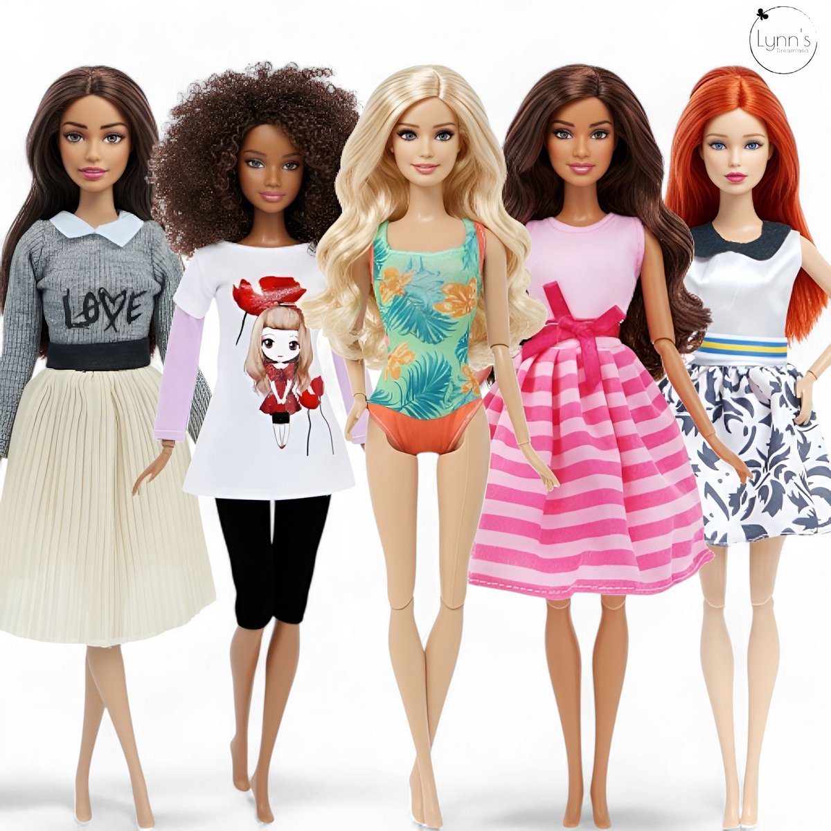 Lynn’s poppenkleertjes - Set ‘Chloë’ - Geschikt voor modepop - Set van 5 outfits - Jurk, badpak, broek, trui, rok, shirt - Cadeauzakje