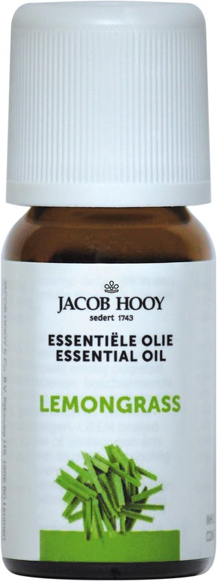 Bruine fles met witte dop. Etiket met Jacob Hooy logo, tekst "ESSENTIËLE OLIE ESSENTIAL OIL LEMONGRASS" en afbeelding van groen gras.
