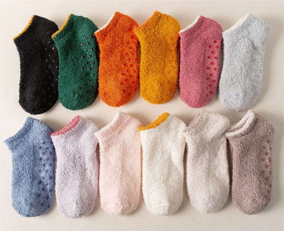 Fluffy anti-slip dames sokken - 3 paar - noppen op de zool - huissokken - blauw - rood - bruin - mix - 36 - 40 - warm - geschenk - cadeau voor haar - Kerst cadeau - gift