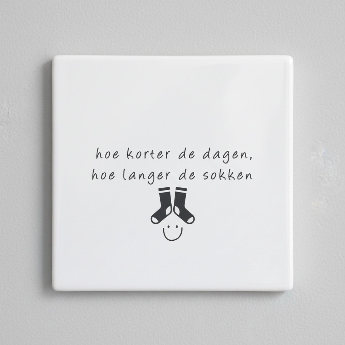 Hoe Korter de Dagen, Hoe Langer de Sokken Keramische Tegel – Gezellige Winter Quote Wandde